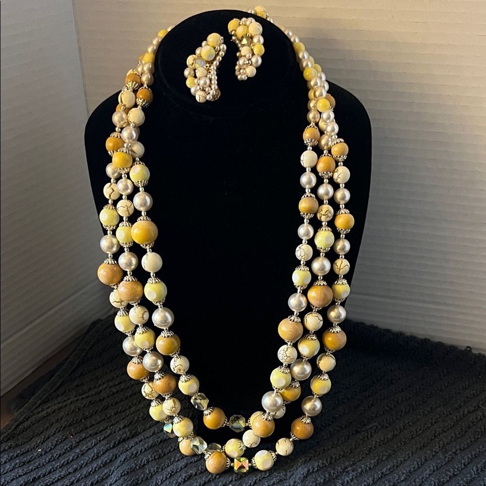 Elegant 40’s-50’s Yellow Beige Gold Beaded Necklace w/Clip Earrings